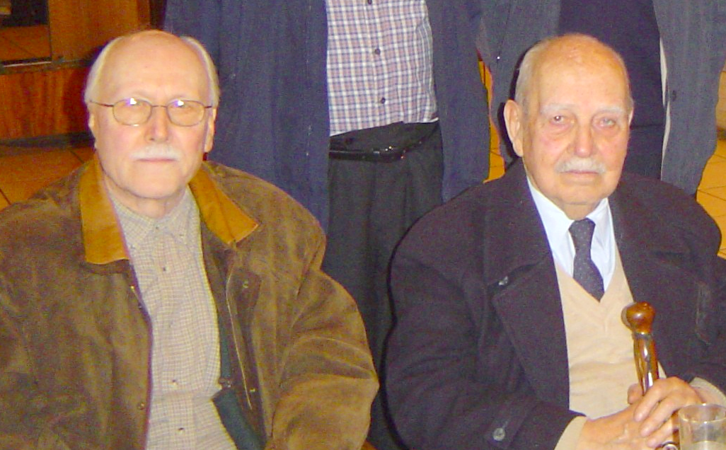 Don César (a la derecha) disfrutando de su vida de retirado, junto al Julio Matthei Sch.